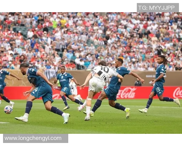 世界杯激战曼联与阿森纳平局背后精彩瞬间与战术分析 世界杯激战曼联与阿森纳平局背后精彩瞬间与战术分析