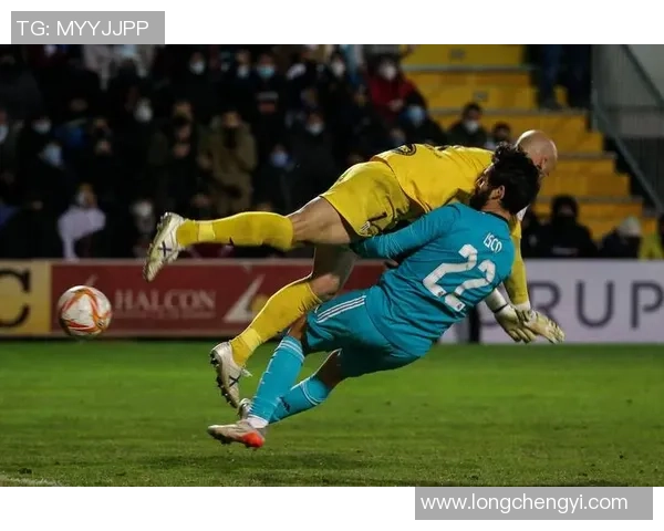 国王杯精彩对决里昂大胜那不勒斯乌龙球成比赛转折点