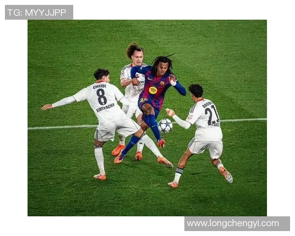 曼联逆转巴萨精彩绝伦足总杯赛后点评引发热议