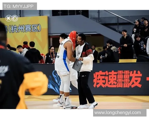 姚明康复后重返赛场展现风采球迷期待他的精彩表现与未来发展