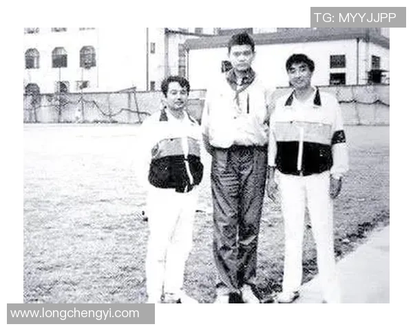 姚明的书籍之旅：从篮球巨星到文化传播者的心路历程