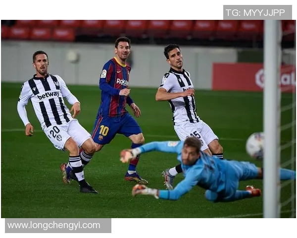 欧冠焦点战曼联与里昂握手言和数据分析揭示比赛精彩瞬间