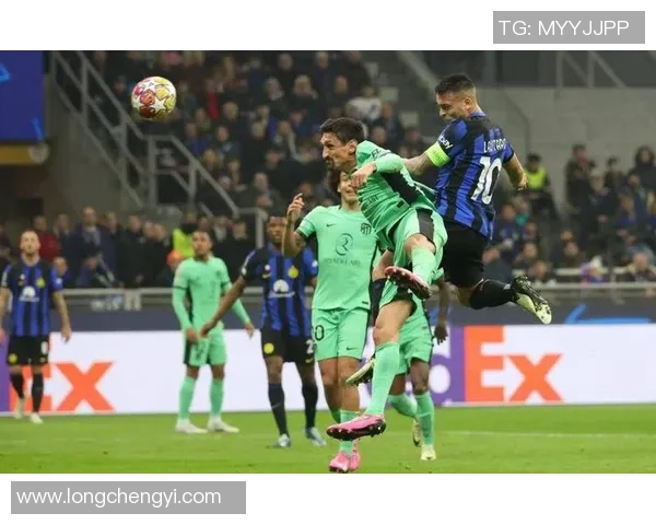 欧冠激战：巴黎圣日耳曼与巴萨战成平局绝杀时刻引发全场沸腾