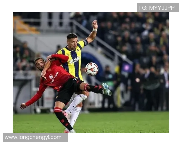 国王杯激战:里昂大胜曼联红牌事件引发全场热议与战术解析 国王杯激战:里昂大胜曼联红牌事件引发全场热议与战术解析